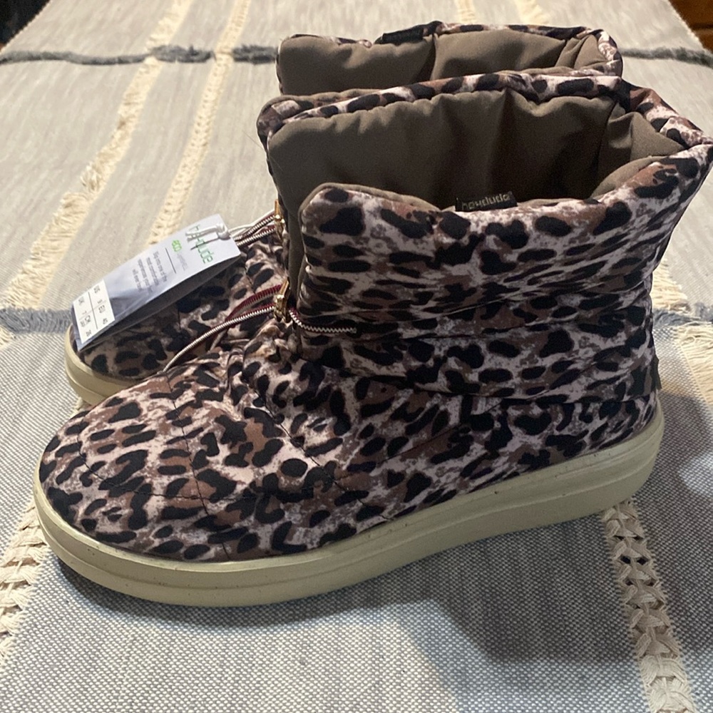 Leopard Nut Hey Dude size 9 new with tags